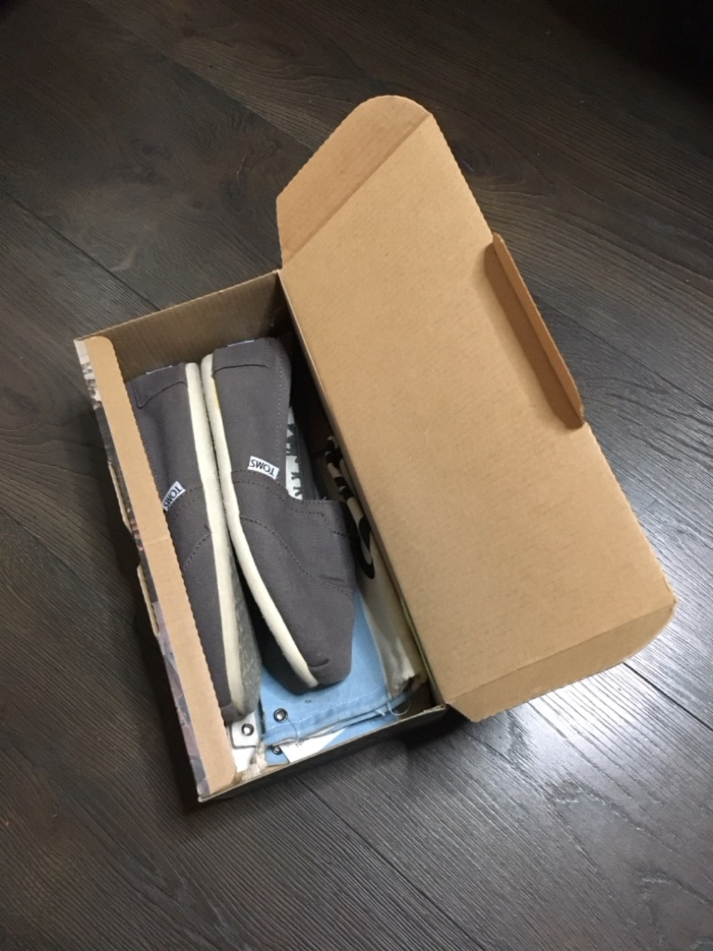 TOMS Womens Classic Slip-On Shoe in Ash Gray - Picture 9 of 10